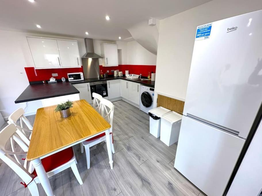 Charming New 2Br Detached House-Central Headington- Wi-Fi, Netflix, Top Location Oxford Buitenkant foto