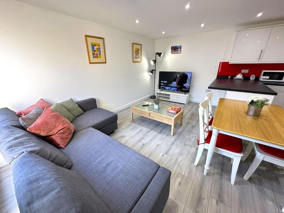 Charming New 2Br Detached House-Central Headington- Wi-Fi, Netflix, Top Location Oxford Buitenkant foto